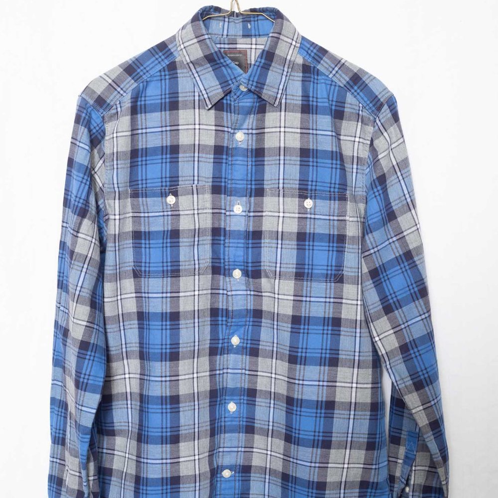 GAP Blue and Gray Flannel Long Sleeve Button-up Men's Small
